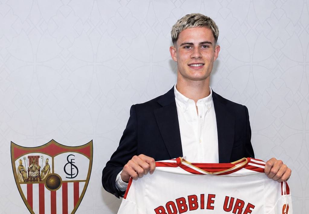 El Sevilla oficializa el fichaje de Robbie Ure 